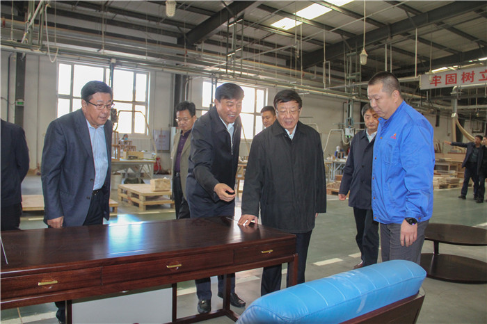 張建龍一行到光明集團調研