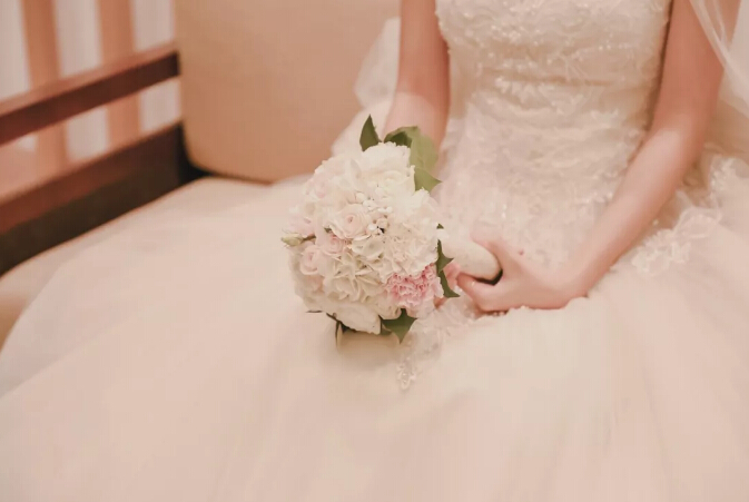 “買套實木家具，送你個老婆！你虧不虧？”