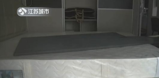 花費近萬元買到假實木床導致室內甲醛超標，實木床竟是人造板